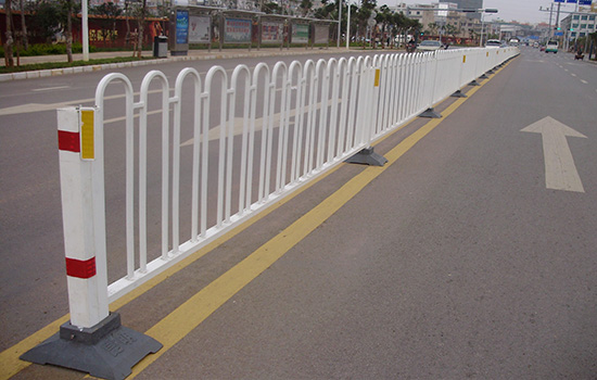 道路<a href=http://www.jiankangzhan.cn target=_blank class=infotextkey>護(hù)欄</a>廠家