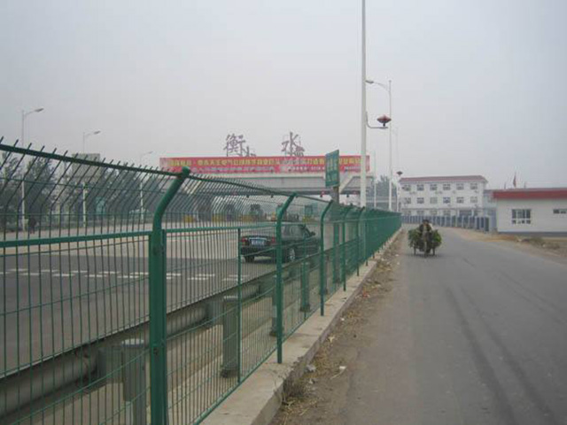 高速公路<a href=http://www.jiankangzhan.cn target=_blank class=infotextkey><a href=http://www.jiankangzhan.cn target=_blank class=infotextkey>護(hù)欄</a>網(wǎng)</a>